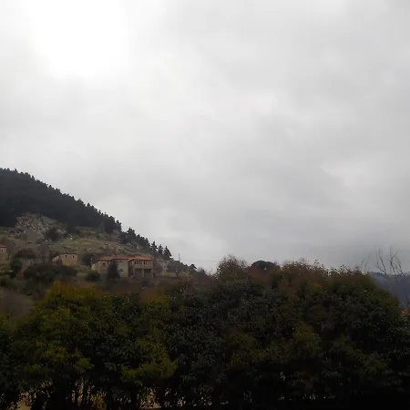 Enoikiazomena Petropoulos