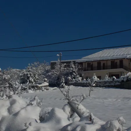 Enoikiazomena Petropoulos * Ano Lousoi