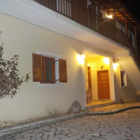 Enoikiazomena Petropoulos *