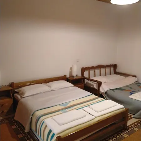 Enoikiazomena Petropoulos Aparthotel