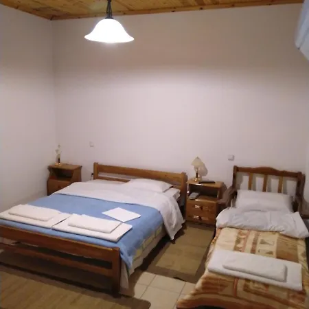 Aparthotel Enoikiazomena Petropoulos *