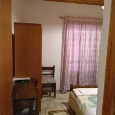 Enoikiazomena Petropoulos Aparthotel *