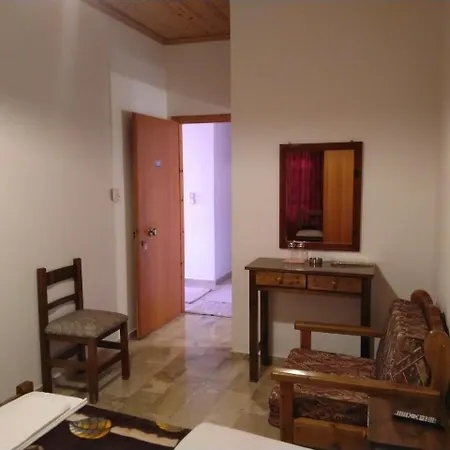 Enoikiazomena Petropoulos Aparthotel Ano Lousoi